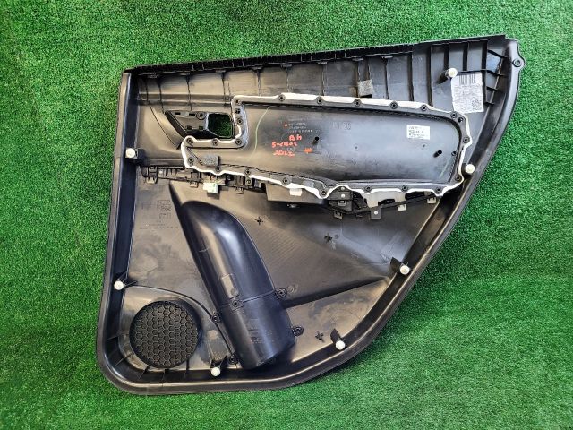 bontott SUZUKI S-CROSS Bal hátsó Ajtó Kárpit