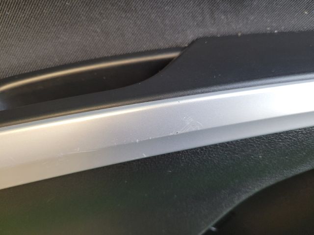 bontott SUZUKI S-CROSS Bal hátsó Ajtó Kárpit