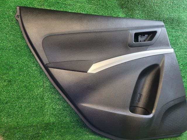 bontott SUZUKI S-CROSS Bal hátsó Ajtó Kárpit