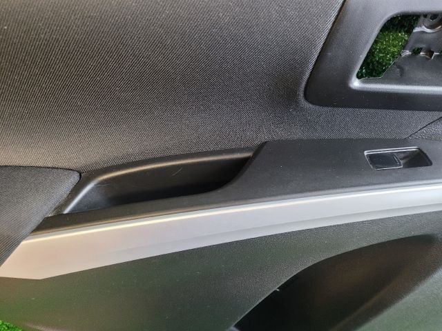 bontott SUZUKI S-CROSS Bal hátsó Ajtó Kárpit