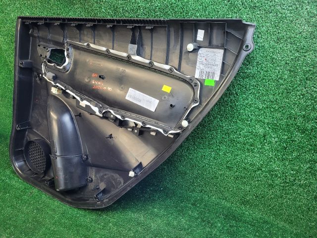 bontott SUZUKI S-CROSS Bal hátsó Ajtó Kárpit