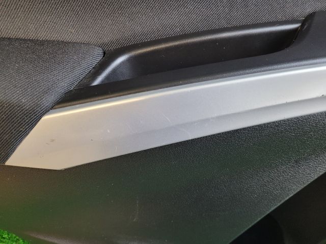 bontott SUZUKI S-CROSS Bal hátsó Ajtó Kárpit