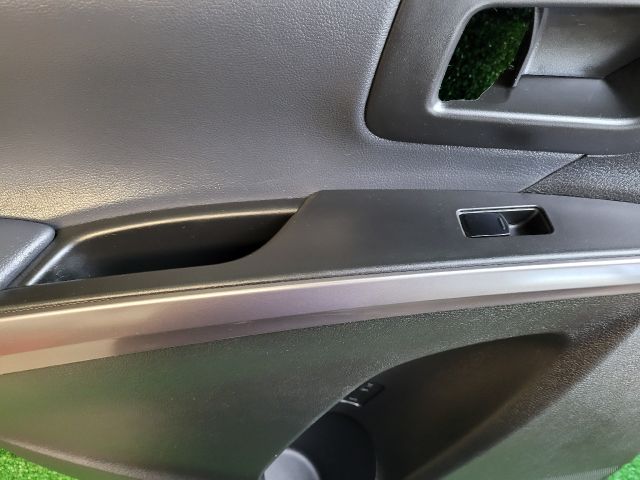 bontott SUZUKI S-CROSS Bal hátsó Ajtó Kárpit