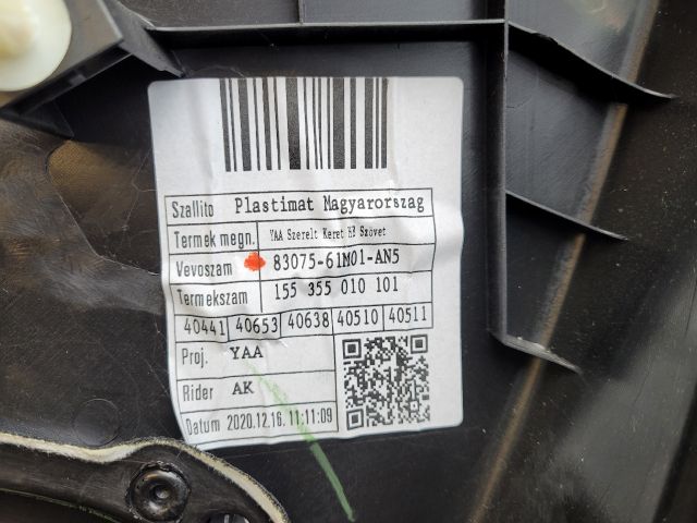 bontott SUZUKI S-CROSS Bal hátsó Ajtó Kárpit