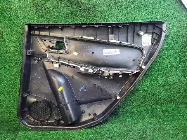 bontott SUZUKI S-CROSS Bal hátsó Ajtó Kárpit