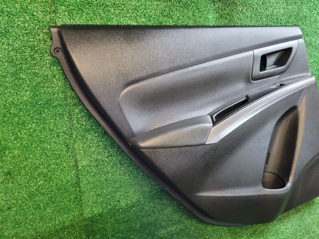 bontott SUZUKI S-CROSS Bal hátsó Ajtó Kárpit