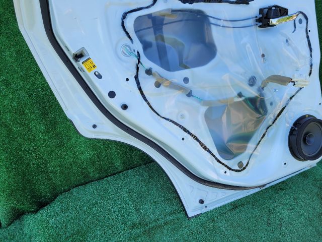 bontott SUZUKI S-CROSS Bal hátsó Ajtó (Üres lemez)