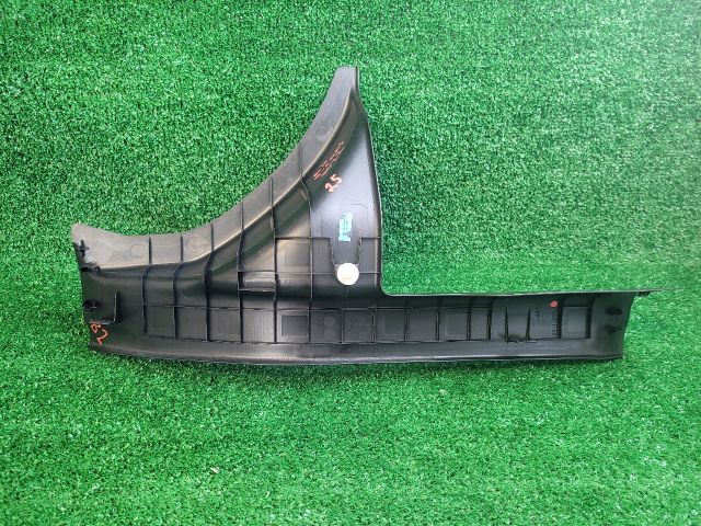 bontott SUZUKI S-CROSS Bal hátsó Belső Küszöb Burkolat