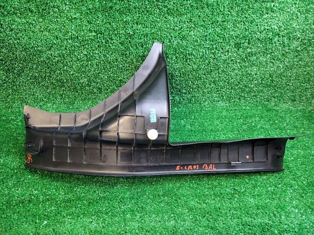 bontott SUZUKI S-CROSS Bal hátsó Belső Küszöb Burkolat