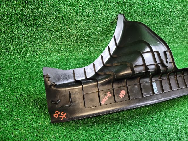 bontott SUZUKI S-CROSS Bal hátsó Belső Küszöb Burkolat