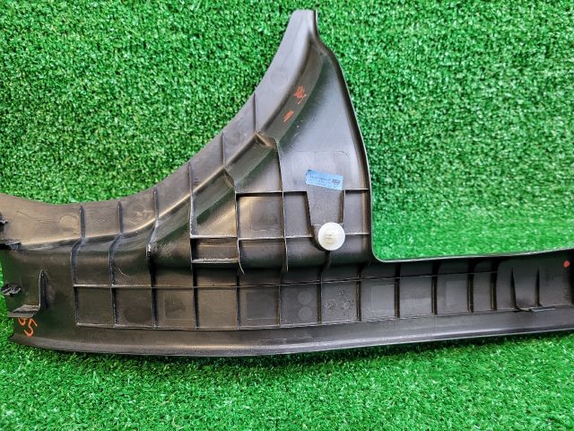 bontott SUZUKI S-CROSS Bal hátsó Belső Küszöb Burkolat