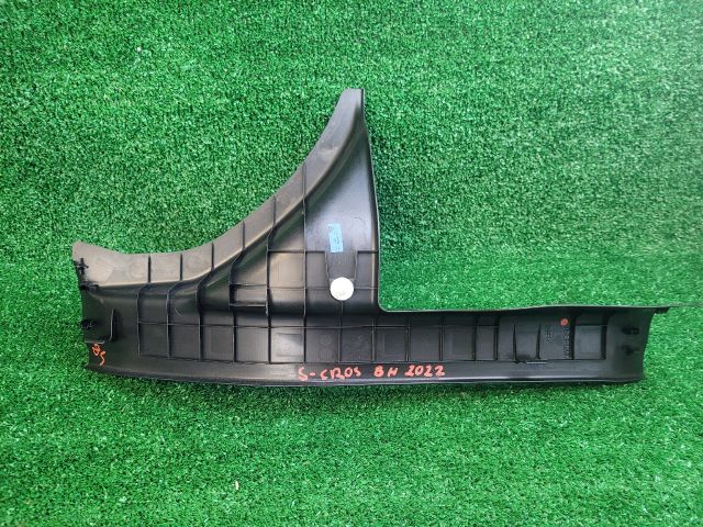 bontott SUZUKI S-CROSS Bal hátsó Belső Küszöb Burkolat