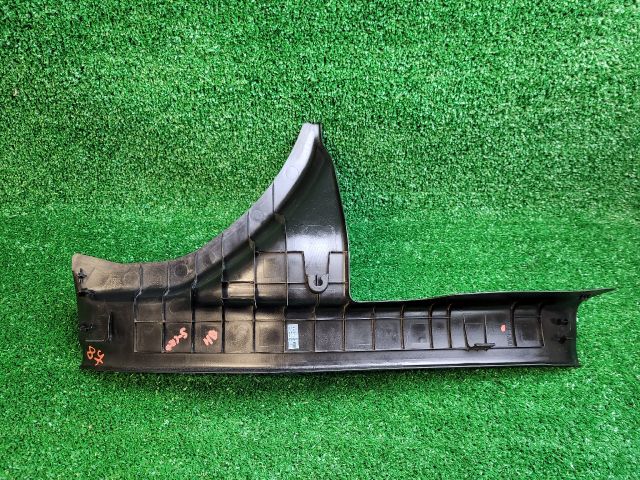 bontott SUZUKI S-CROSS Bal hátsó Belső Küszöb Burkolat