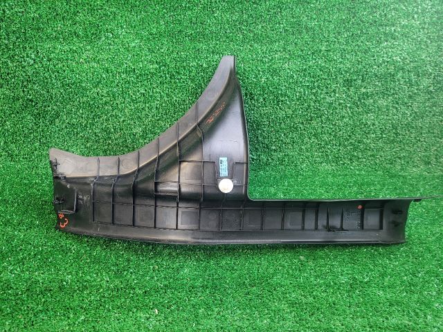 bontott SUZUKI S-CROSS Bal hátsó Belső Küszöb Burkolat