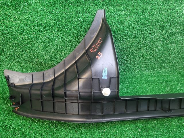 bontott SUZUKI S-CROSS Bal hátsó Belső Küszöb Burkolat