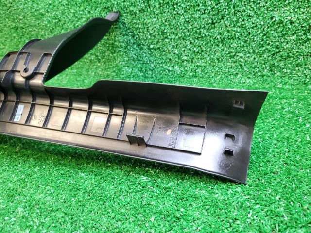 bontott SUZUKI S-CROSS Bal hátsó Belső Küszöb Burkolat