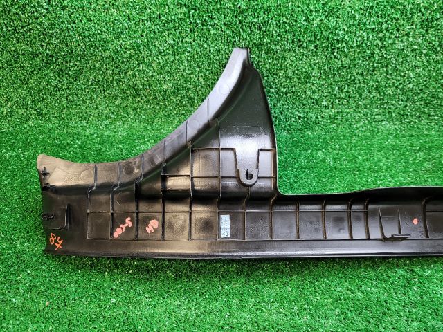 bontott SUZUKI S-CROSS Bal hátsó Belső Küszöb Burkolat