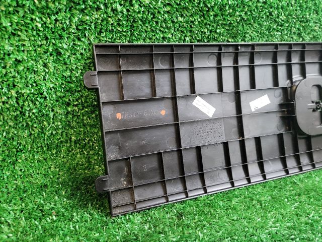 bontott SUZUKI S-CROSS Bal hátsó Tároló Rekesz Fedél