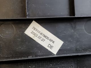 bontott SUZUKI S-CROSS Bal hátsó Tároló Rekesz Fedél