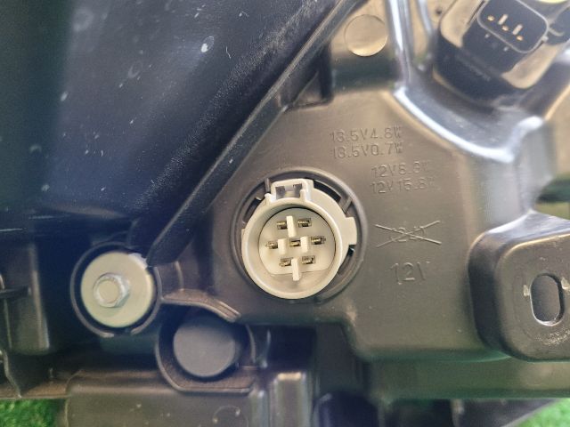 bontott SUZUKI S-CROSS Bal Ledes Fényszóró