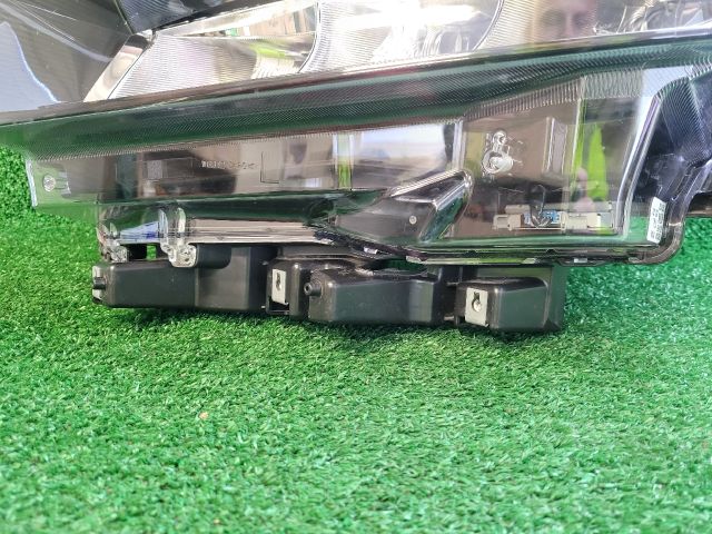 bontott SUZUKI S-CROSS Bal Ledes Fényszóró