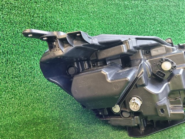 bontott SUZUKI S-CROSS Bal Ledes Fényszóró