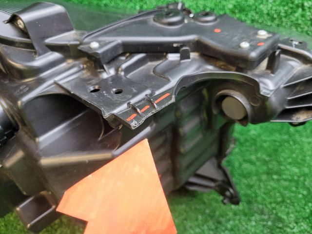 bontott SUZUKI S-CROSS Bal Ledes Fényszóró