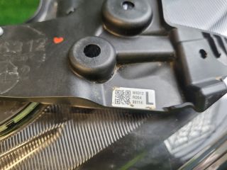 bontott SUZUKI S-CROSS Bal Ledes Fényszóró