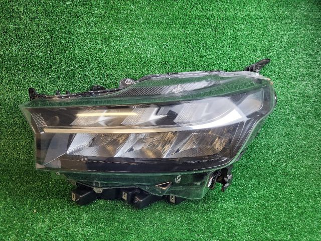 bontott SUZUKI S-CROSS Bal Ledes Fényszóró