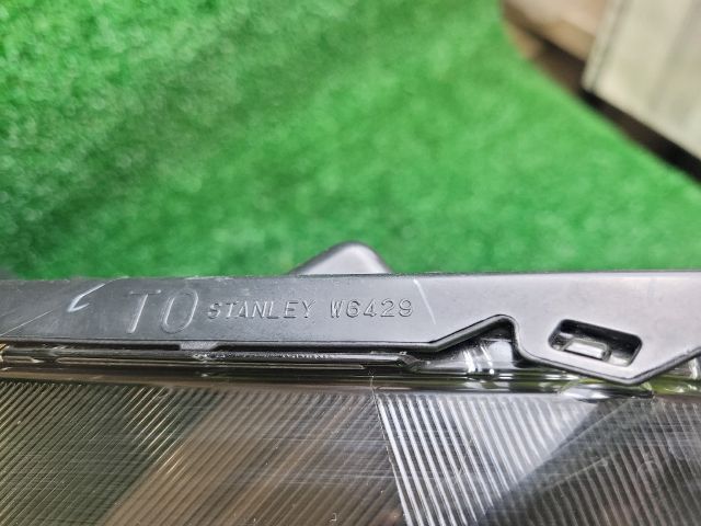 bontott SUZUKI S-CROSS Bal Ledes Fényszóró