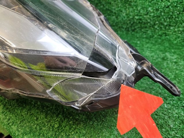 bontott SUZUKI S-CROSS Bal Ledes Fényszóró