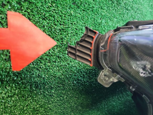 bontott SUZUKI S-CROSS Bal Ledes Fényszóró