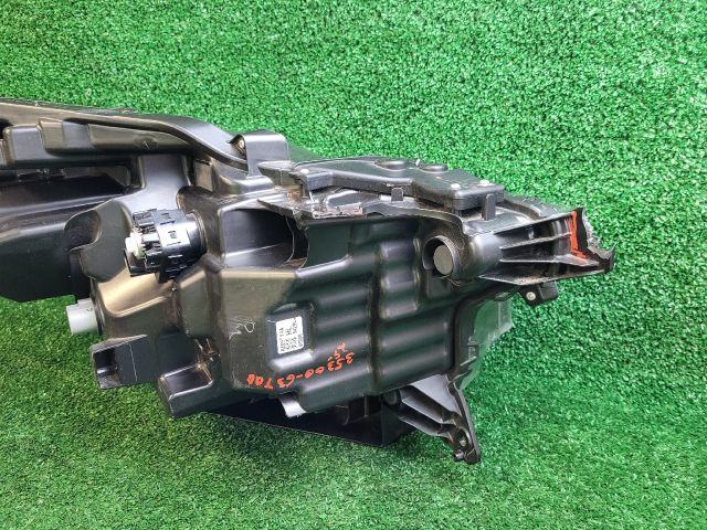 bontott SUZUKI S-CROSS Bal Ledes Fényszóró