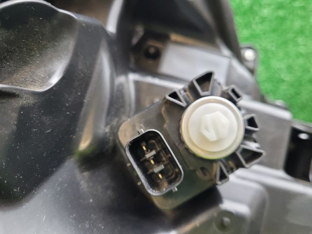 bontott SUZUKI S-CROSS Bal Ledes Fényszóró