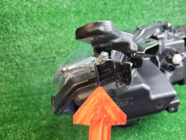 bontott SUZUKI S-CROSS Bal Ledes Fényszóró