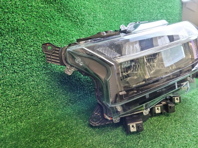 bontott SUZUKI S-CROSS Bal Ledes Fényszóró