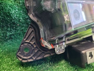 bontott SUZUKI S-CROSS Bal Ledes Fényszóró