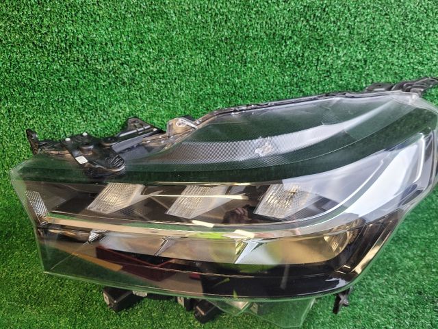 bontott SUZUKI S-CROSS Bal Ledes Fényszóró