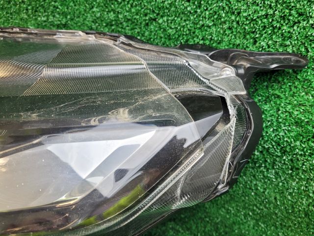 bontott SUZUKI S-CROSS Bal Ledes Fényszóró