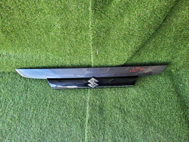 bontott SUZUKI S-CROSS Csomagtérajtó Díszléc