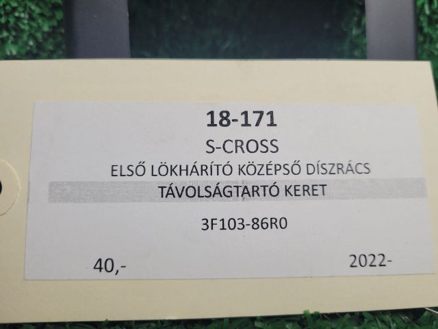 bontott SUZUKI S-CROSS Első Lökhárító Alsó Középső Díszrács