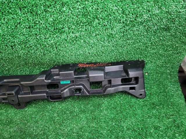 bontott SUZUKI S-CROSS Első Lökhárító Tartó Felső