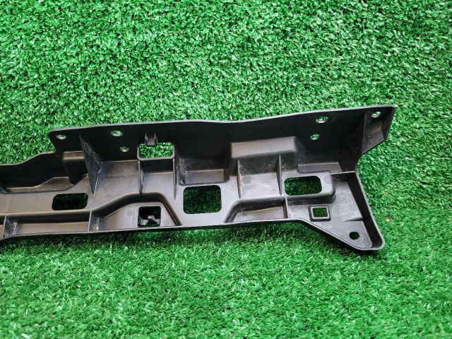 bontott SUZUKI S-CROSS Első Lökhárító Tartó Felső