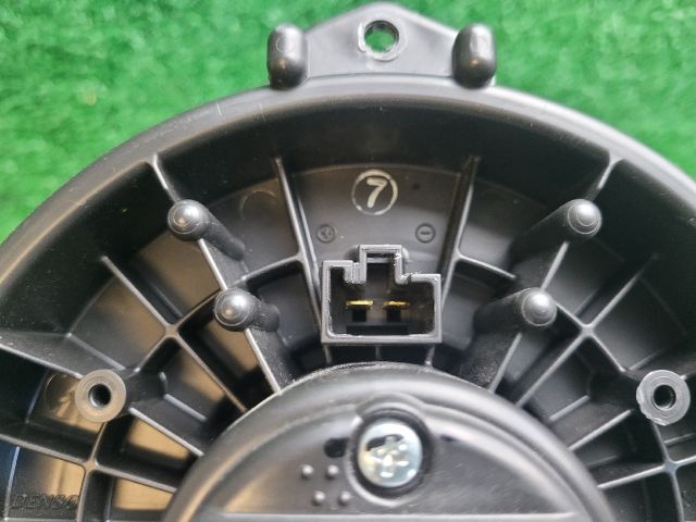 bontott SUZUKI S-CROSS Fűtőmotor (Klímás)