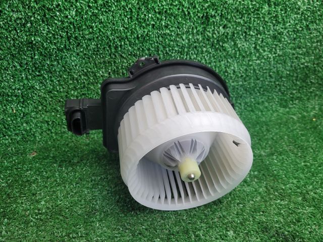 bontott SUZUKI S-CROSS Fűtőmotor (Klímás)