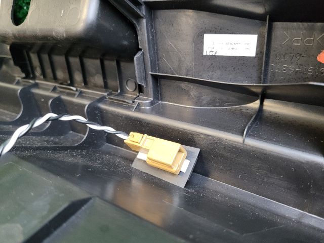 bontott SUZUKI S-CROSS Hátfal Burkolat