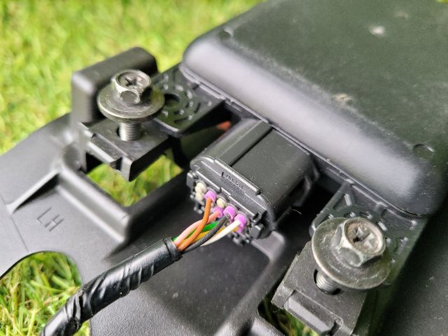 bontott SUZUKI S-CROSS Holttérérzékelő