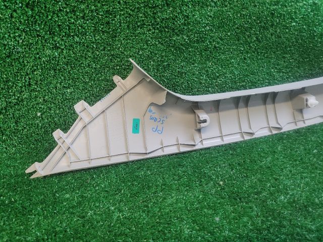 bontott SUZUKI S-CROSS Jobb A Oszlop Burkolat