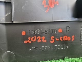 bontott SUZUKI S-CROSS Jobb Alsó Műszerfal Burkolat