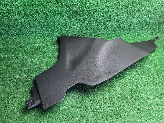 bontott SUZUKI S-CROSS Jobb Alsó Műszerfal Burkolat